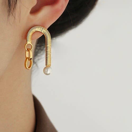 U Shape Chain Pearl Earrings