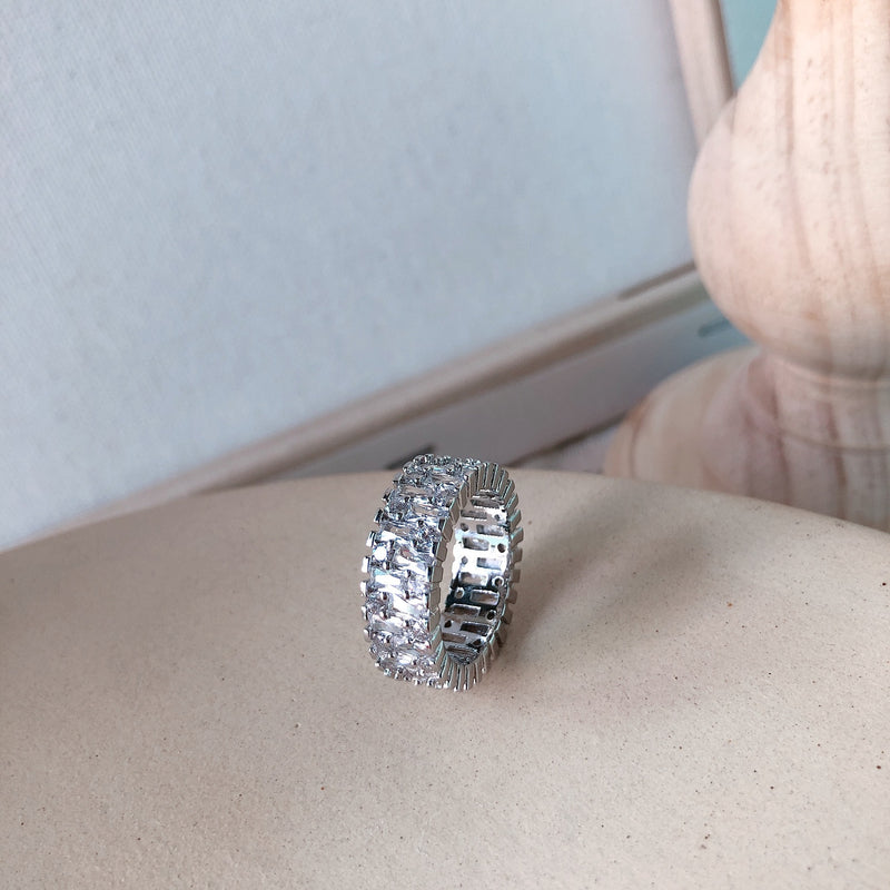 Sparkly Cocktail Band Ring