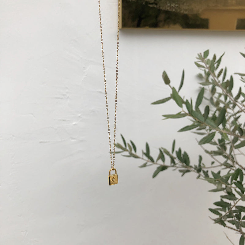 STAR LOCK 18K GOLD NECKLACE