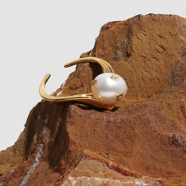 Curve Pearl Ring