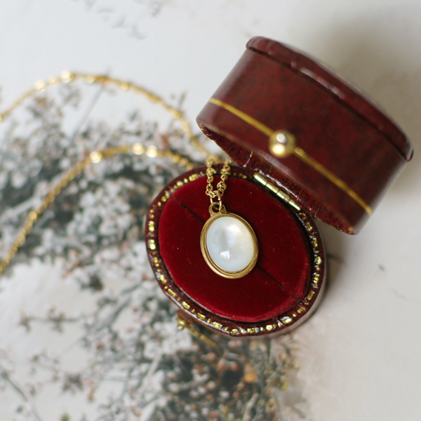 MOTHER OF PEARL 18K GOLD NECKLACE